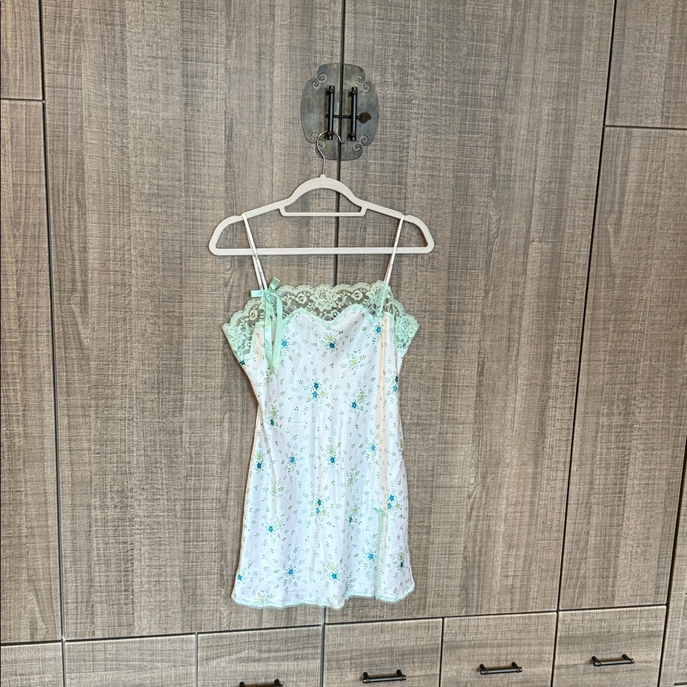 Victoria's Secret Floral Lace Trim Slip Dress‎ - Picture 3 of 12